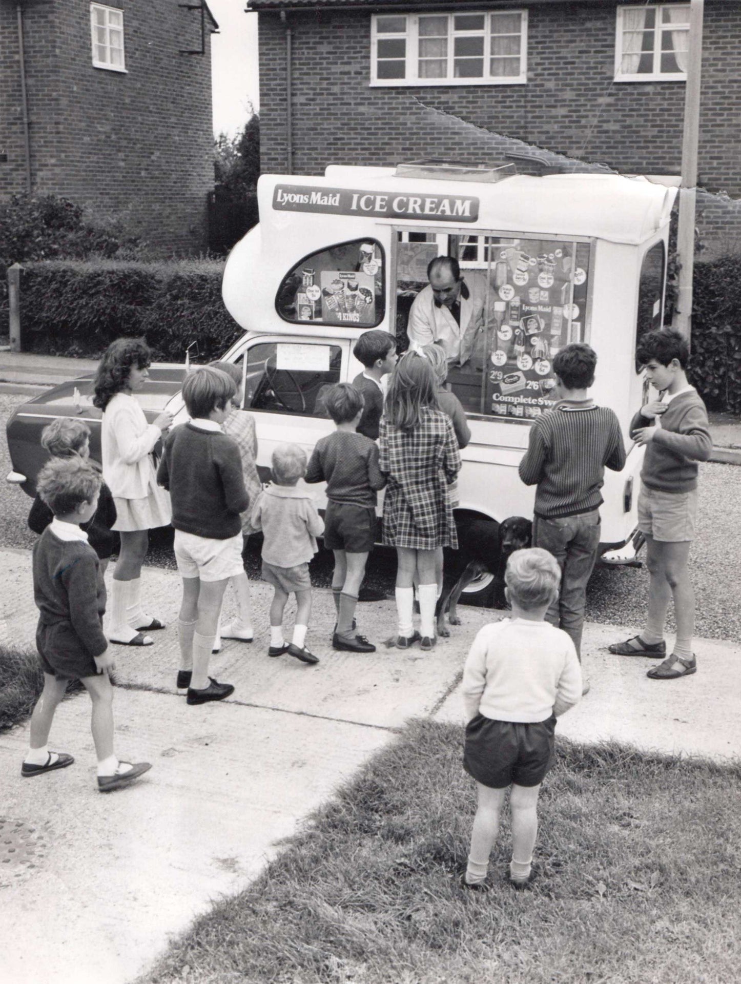 Musical Ford Thames Wall's Ice Cream Van (474) – Corgi Model Club USA